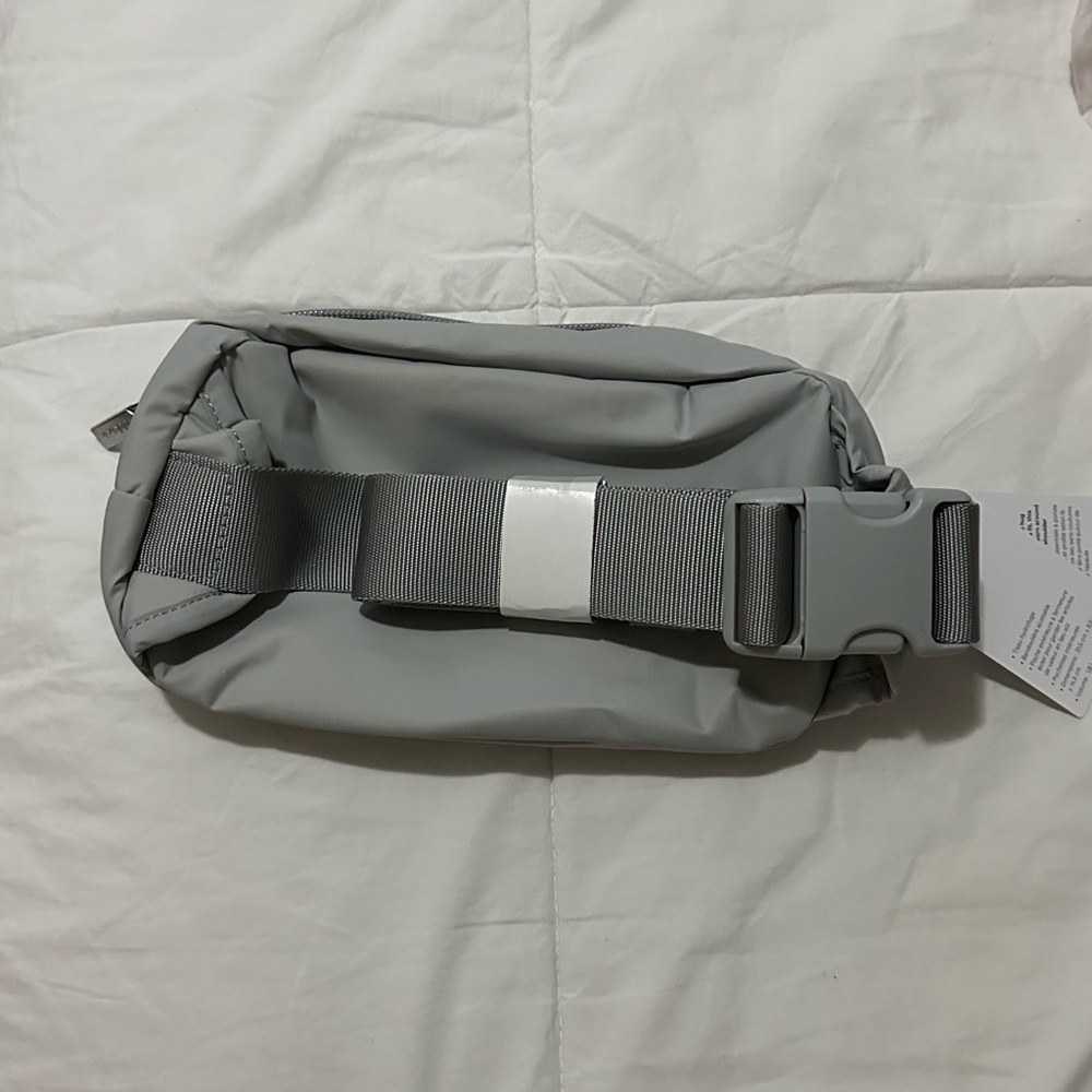 LULULEMON Wunderlust belt bag NWT - Picture 2 of 3